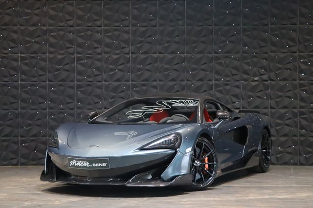 McLaren 600LT - Full Carbon - Lift - B&W