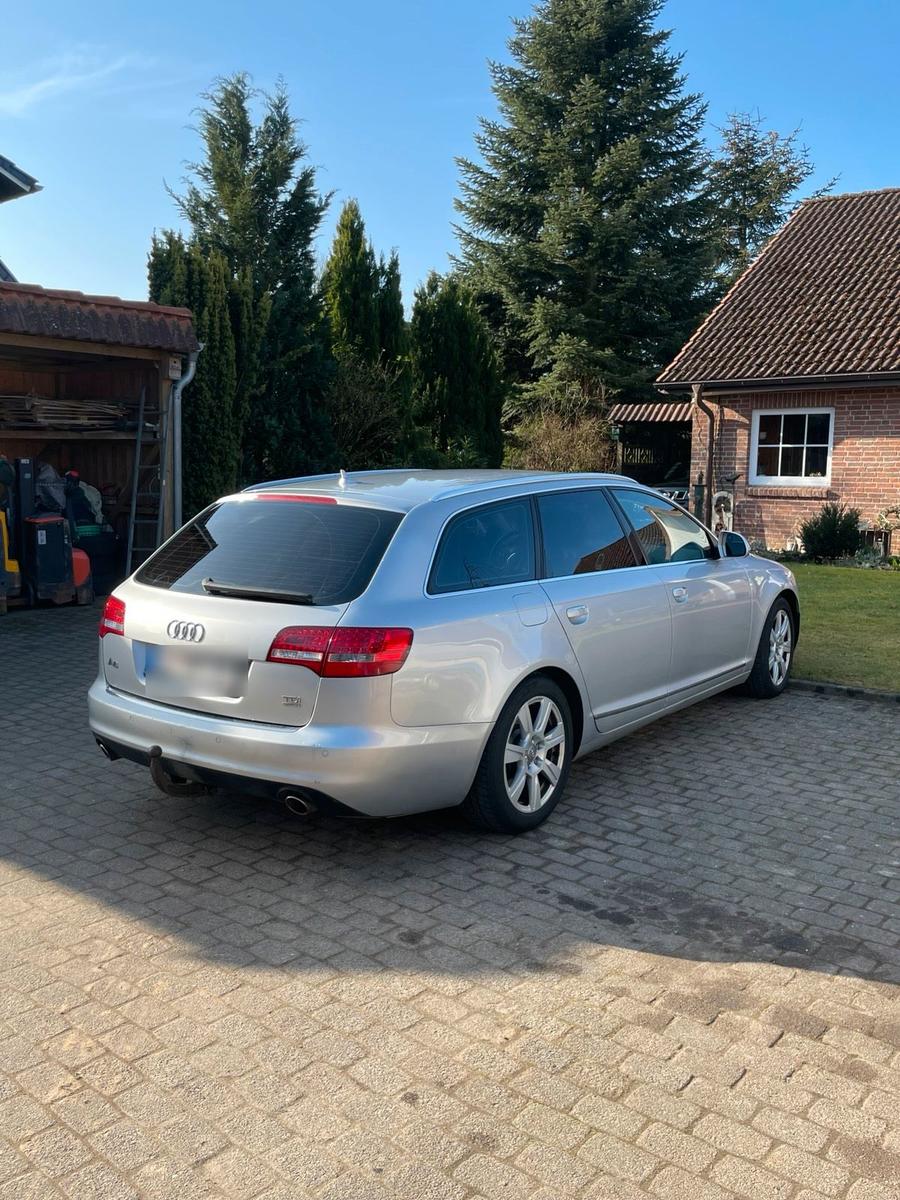 Audi Quattro 2011 — rear view