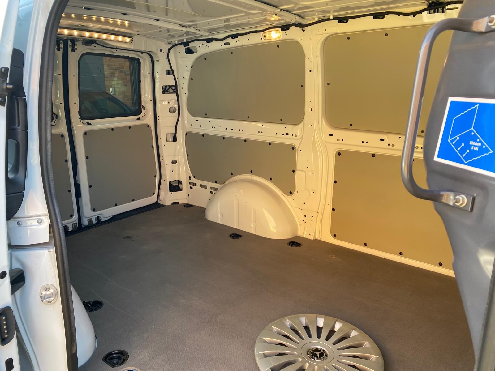 Fahrzeugabbildung Mercedes-Benz Vito 116 d 4x4 PRO Lang/AHK/RFK/Navi/STHZ