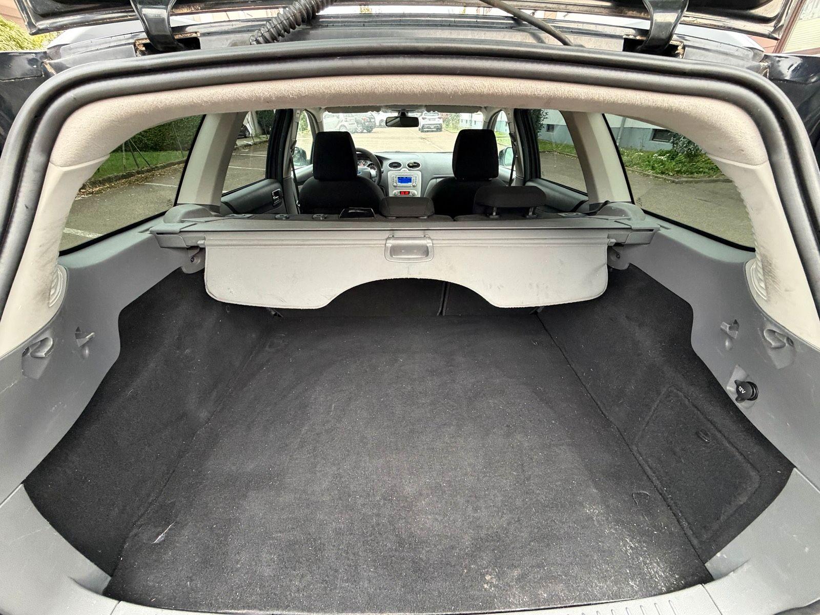 Ford Focus 2011 — photo 9