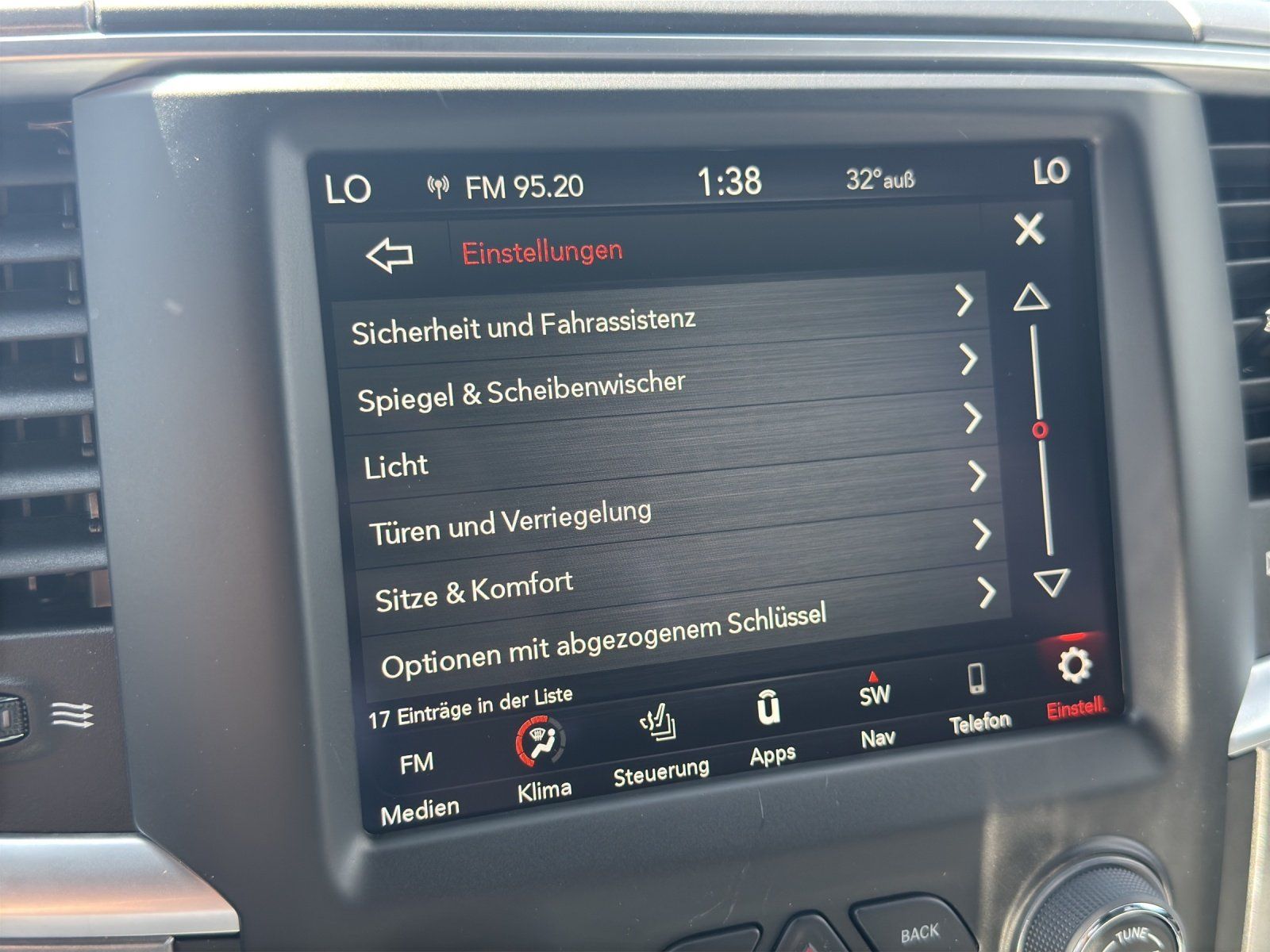 Fahrzeugabbildung Dodge RAM 1500 Crew Cab Warlock BLACK LED/AHK 5.7 V8