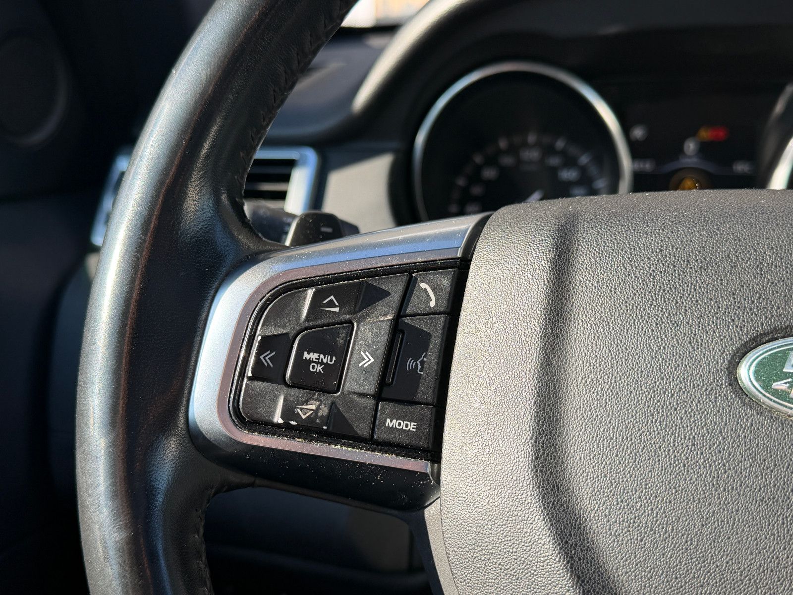 Fahrzeugabbildung Land Rover Discovery Sport SE AWD/PANO/ACC/NAVI/KAMERA/SHZ