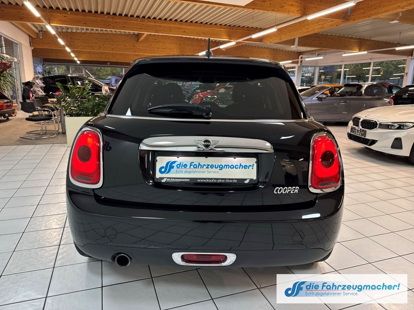 Fahrzeugabbildung MINI Cooper Mehrzonenklima Ambientebeleuchtung SHZ Ke