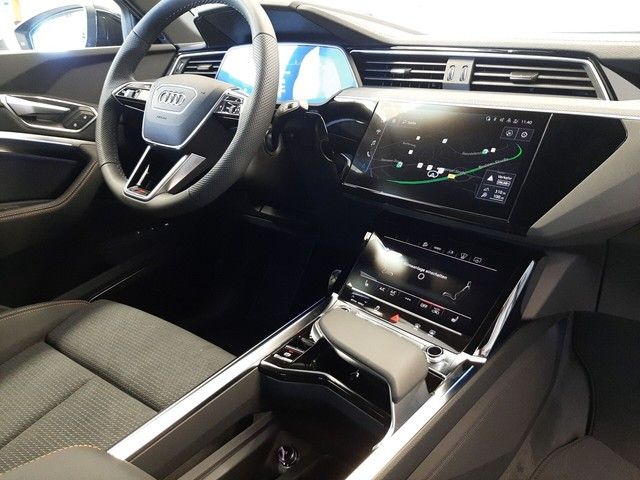Fahrzeugabbildung Audi e-tron Sportback 55 S line black edition Matrix