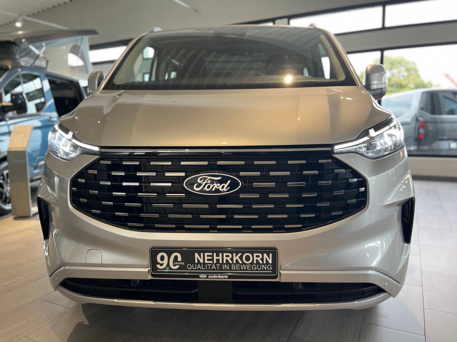 Fahrzeugabbildung Ford Tourneo Custom L1 Titanium AWD Automatik mit AHK