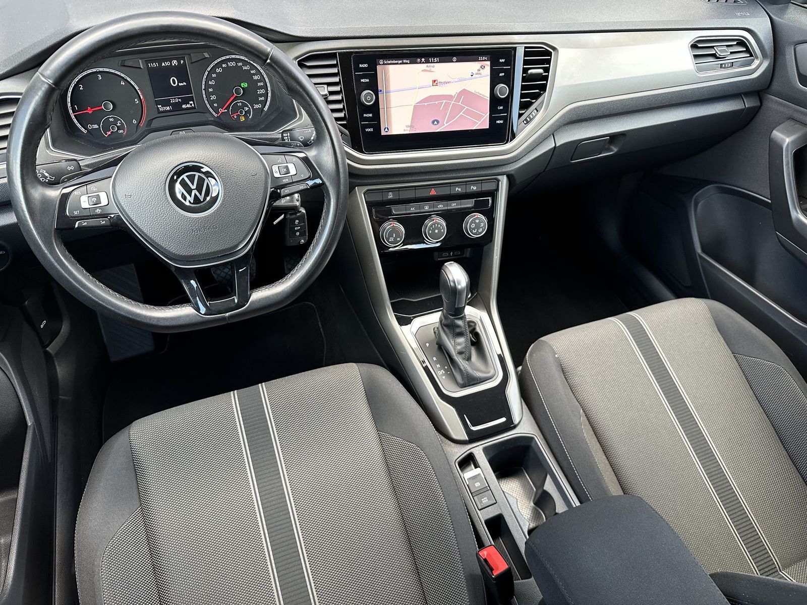 Fahrzeugabbildung Volkswagen T-Roc 2.0 TDI DSG Style NAV+ACC+AHK+TOTW+PARKASS