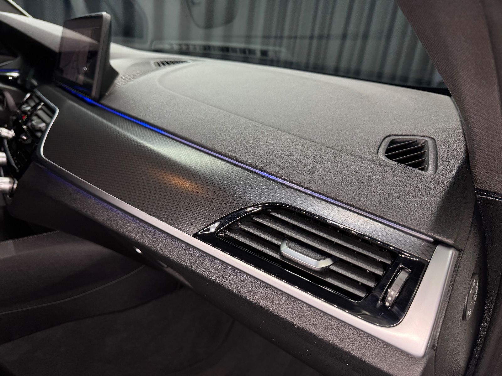 Fahrzeugabbildung BMW 520d xDrive M Sport|HEAD-UP|ACC|LASER|