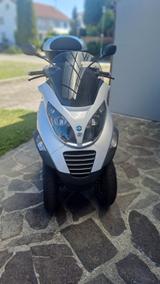 Piaggio MP 3 mit Autoführerschein - PIAGGIO MP3 AUTOFÜHRERSCHEIN