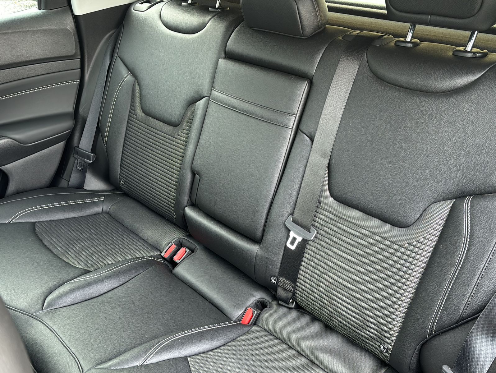 Fahrzeugabbildung Jeep Compass 1.3 T4 Plug-In Hybrid Limited 4xe 140kW