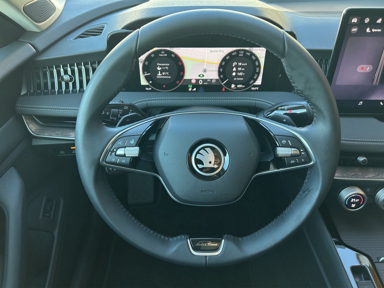 Fahrzeugabbildung SKODA Superb Combi 2.0 TDI L&K/ST-HZG/PANO-DA/AHK/360°