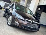 Opel Astra J 1.7 CDTI *EURO 5* (5-Türer* (AHK, LED, ) - Opel Astra aus 2012 mit Diesel-Antrieb: Limousine