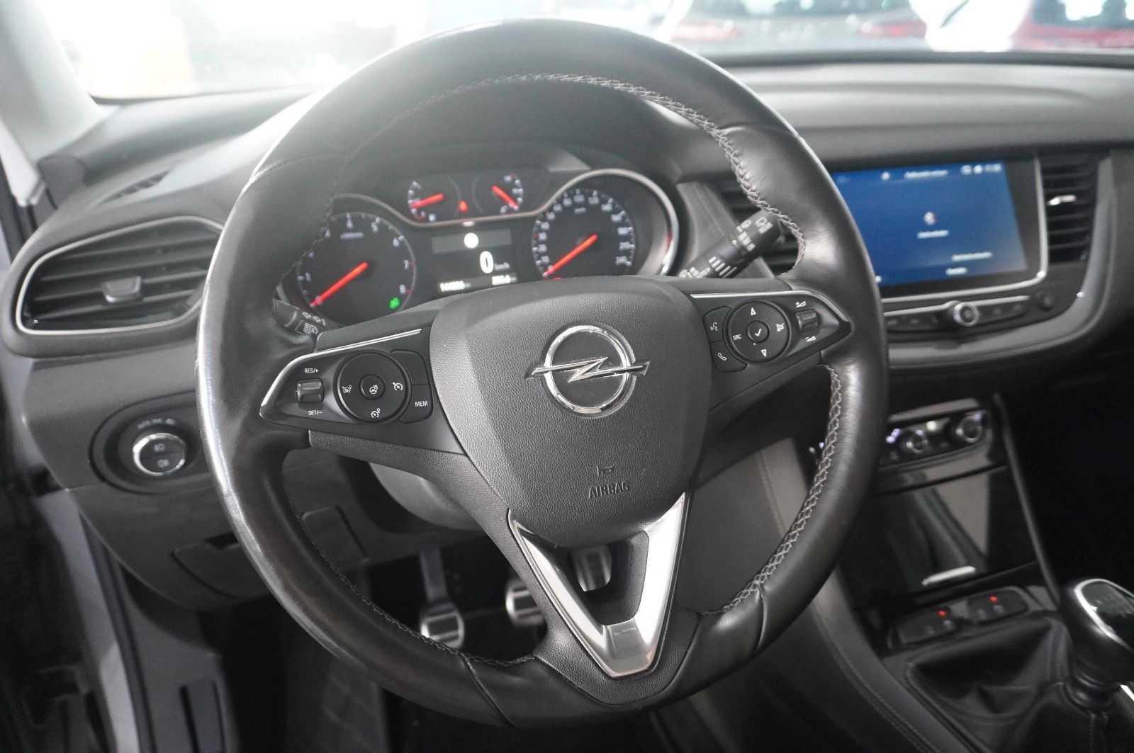 Fahrzeugabbildung Opel Grandland (X) 1.2T INNOV. NAVI/LED/KAMERA/PANO.