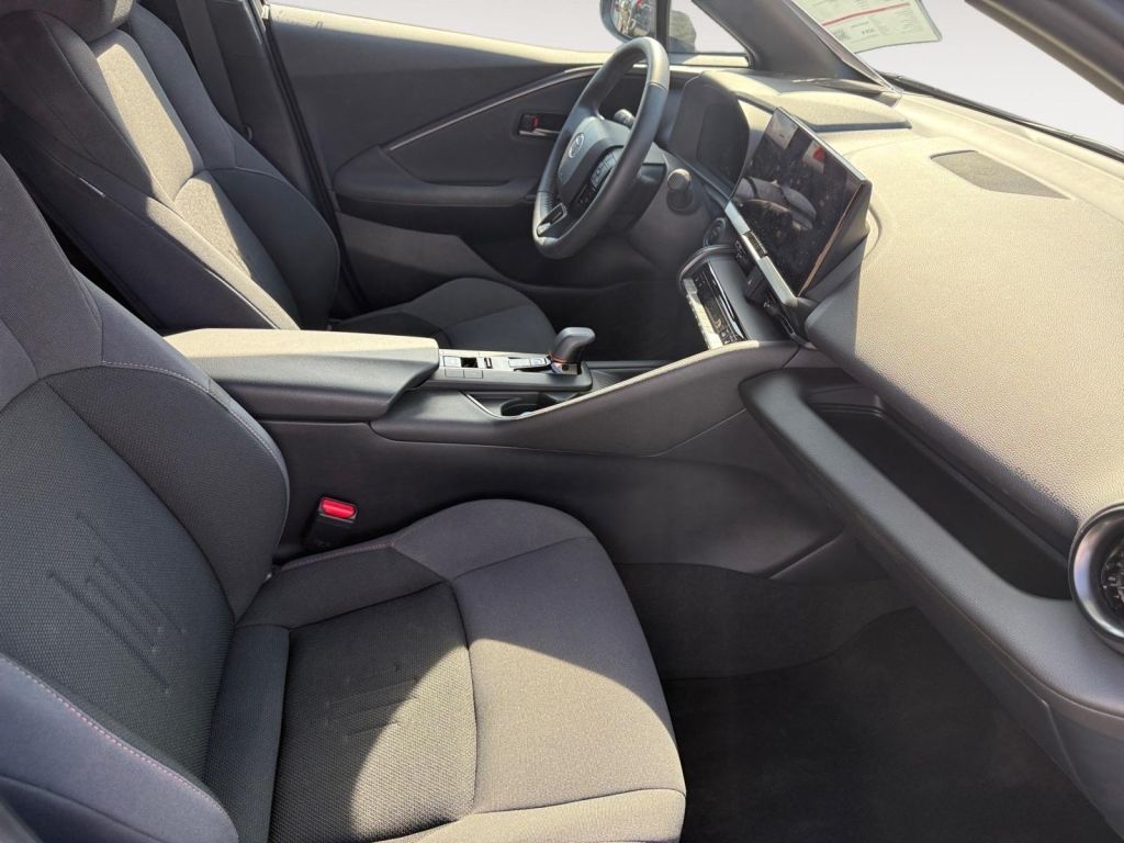 Fahrzeugabbildung Toyota C-HR 2.0 Hybrid Team Deutschland