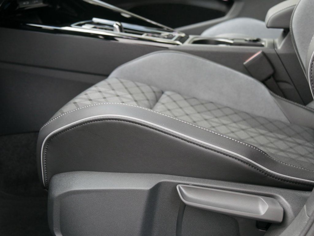 Fahrzeugabbildung Volkswagen Golf R-Line 2.0 TDI DSG Navi RFK Matrix-LED