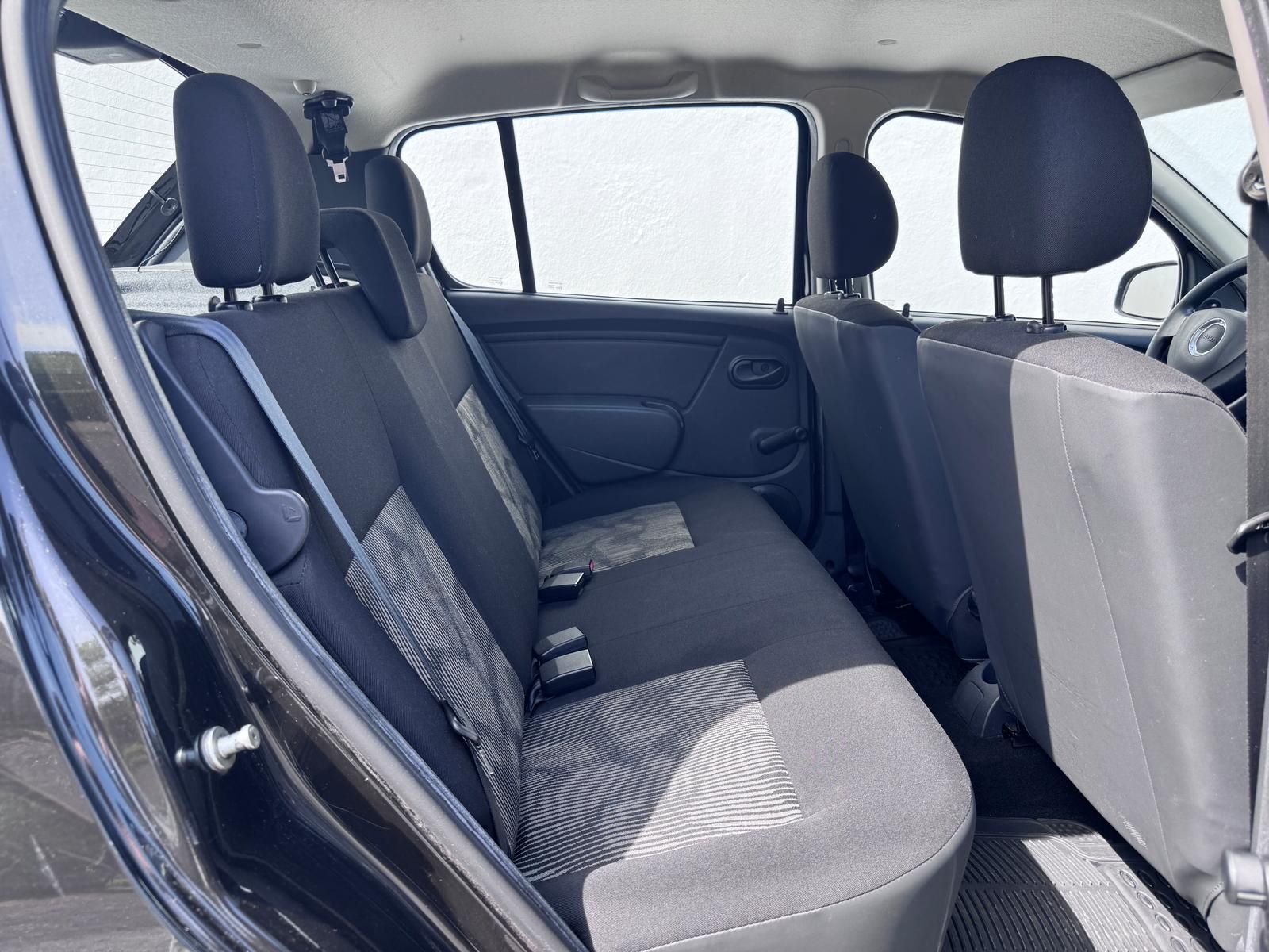Fahrzeugabbildung Dacia SANDERO 1.4 AMBIANCE/ALLWETTER/SCHECKHEFT/5T