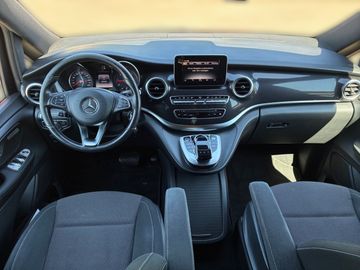 Mercedes V 220 - 10