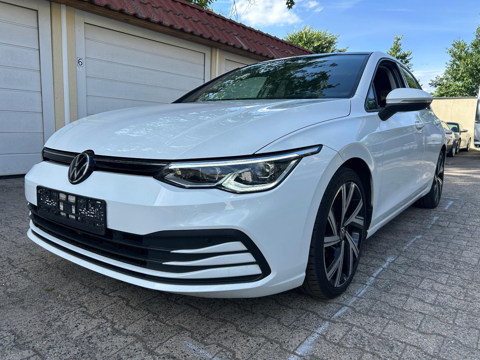 Volkswagen Golf VIII Lim. Life eTSI PANO LED NAVI KAMERA