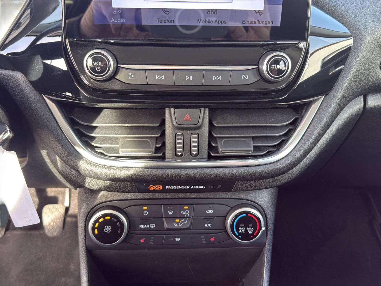 Fahrzeugabbildung Ford Fiesta Cool & Connect/Getriebe+Kupplung neu