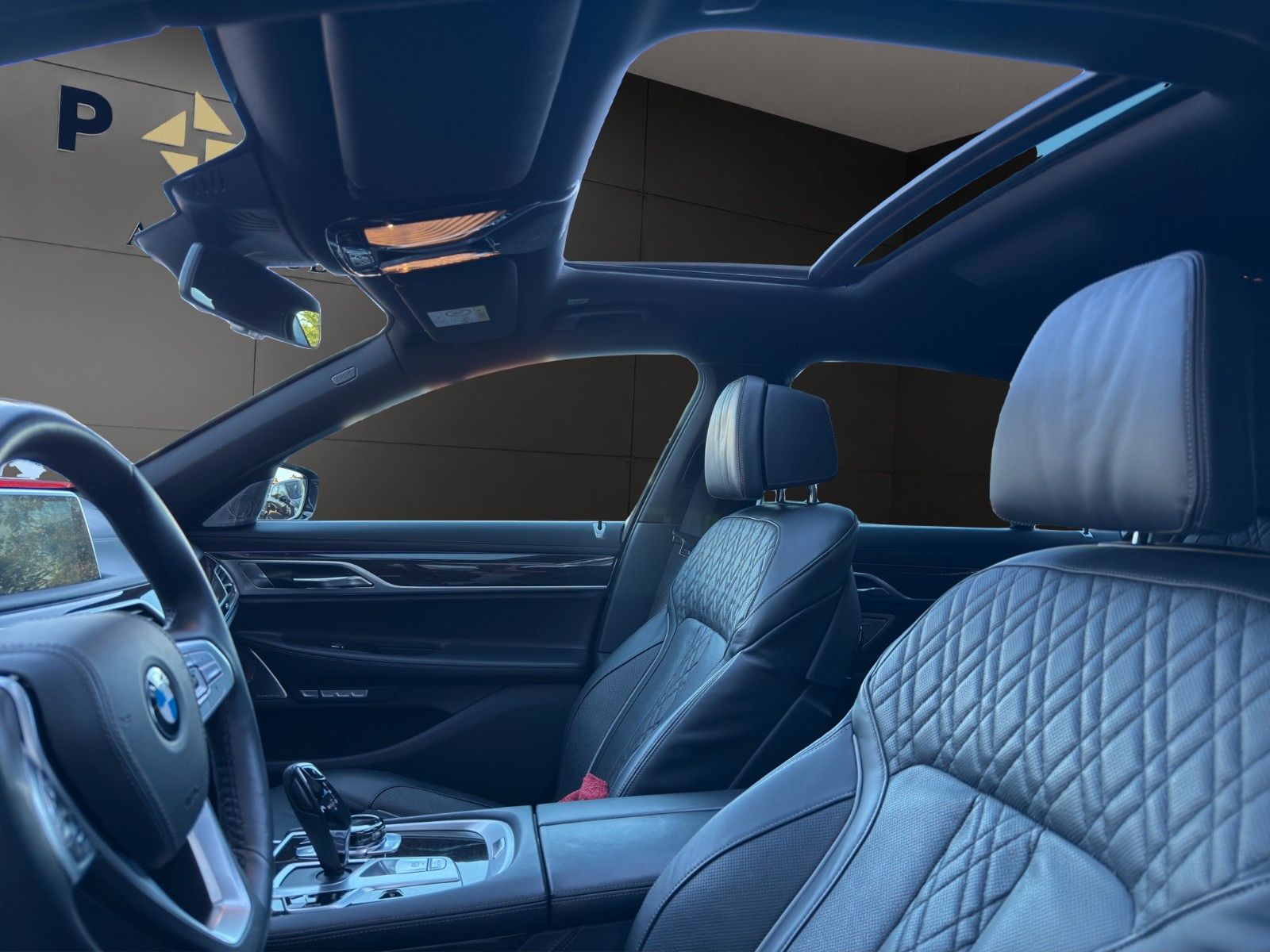 Fahrzeugabbildung BMW 750i xDrive*StHeiz*B&W*Head-Up*Schiebedach*Laser