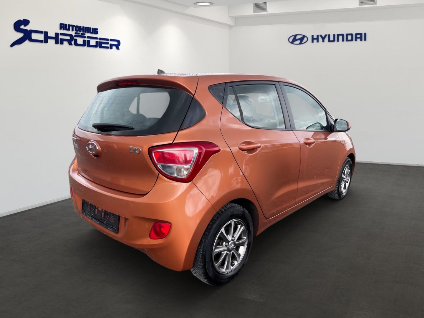Fahrzeugabbildung Hyundai i10 1.0 FIFA WORLD CUP ALLWETTER+KLIMA+SHZ
