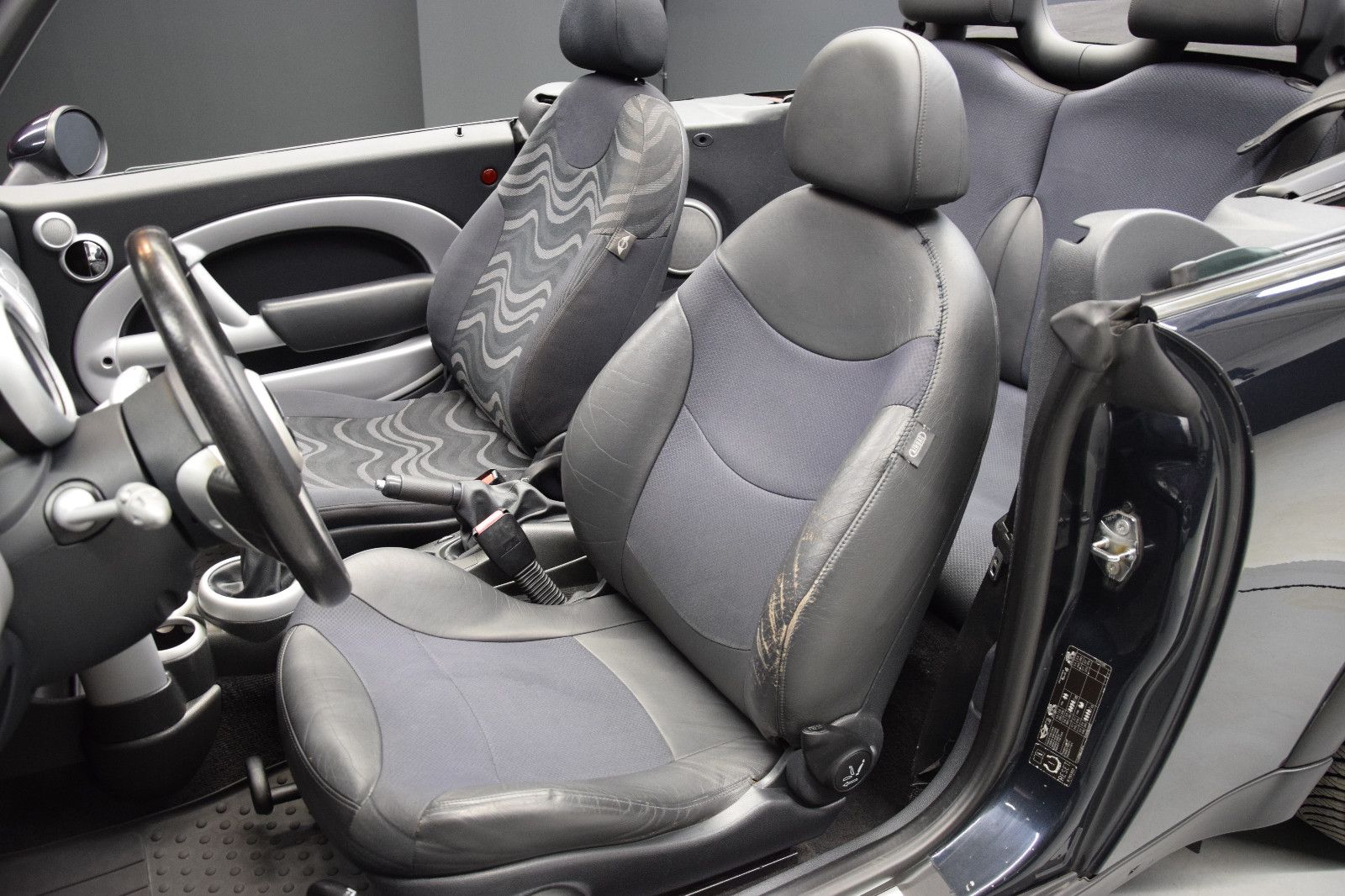 Fahrzeugabbildung MINI One Cabrio Pepper Klima Sitzheizung PDC 2. Hand