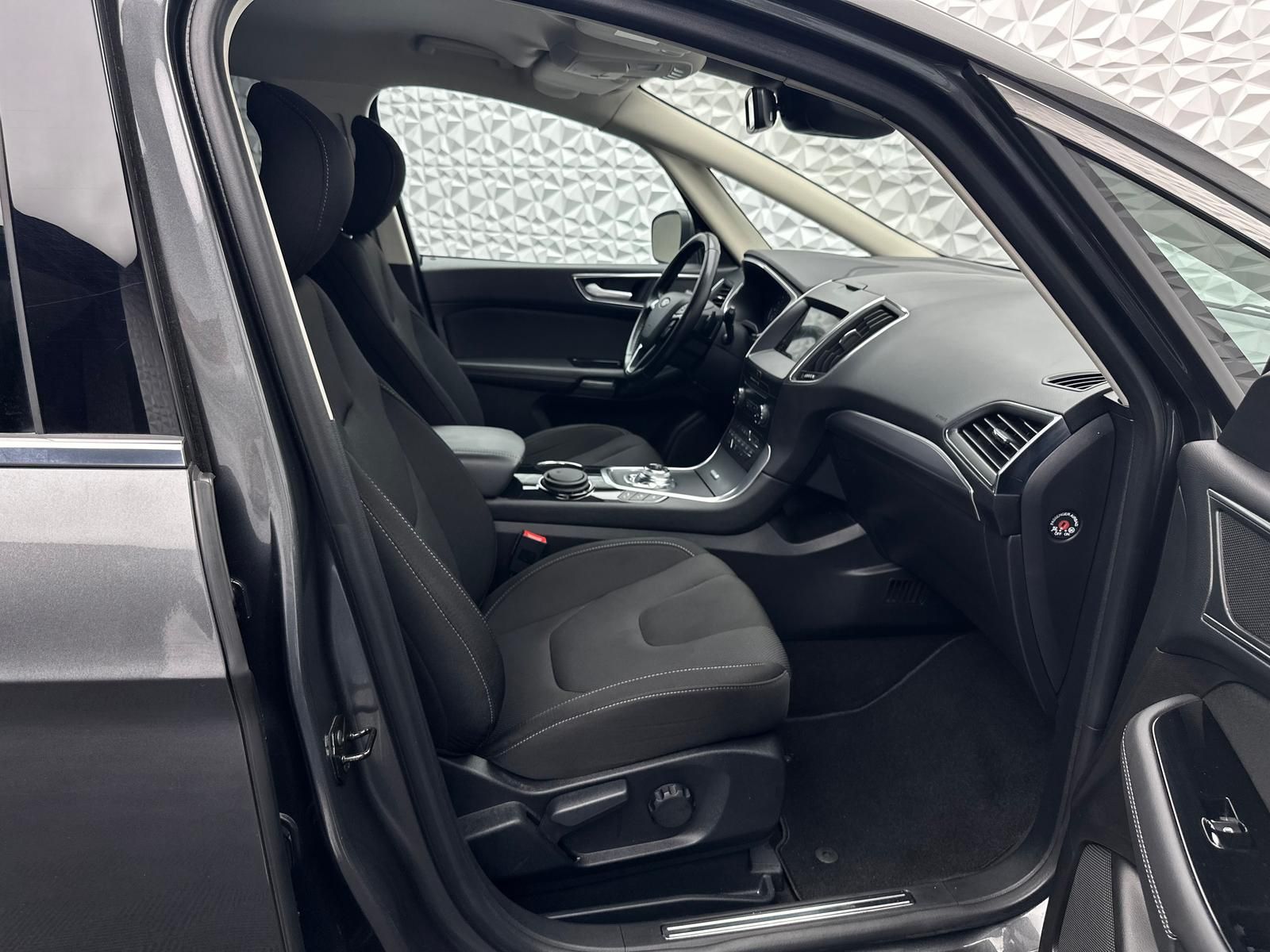 Fahrzeugabbildung Ford S-MAX 2.0 ECOBLUE TITANIUM/7-SITZE/NAVI/RCAM/LED