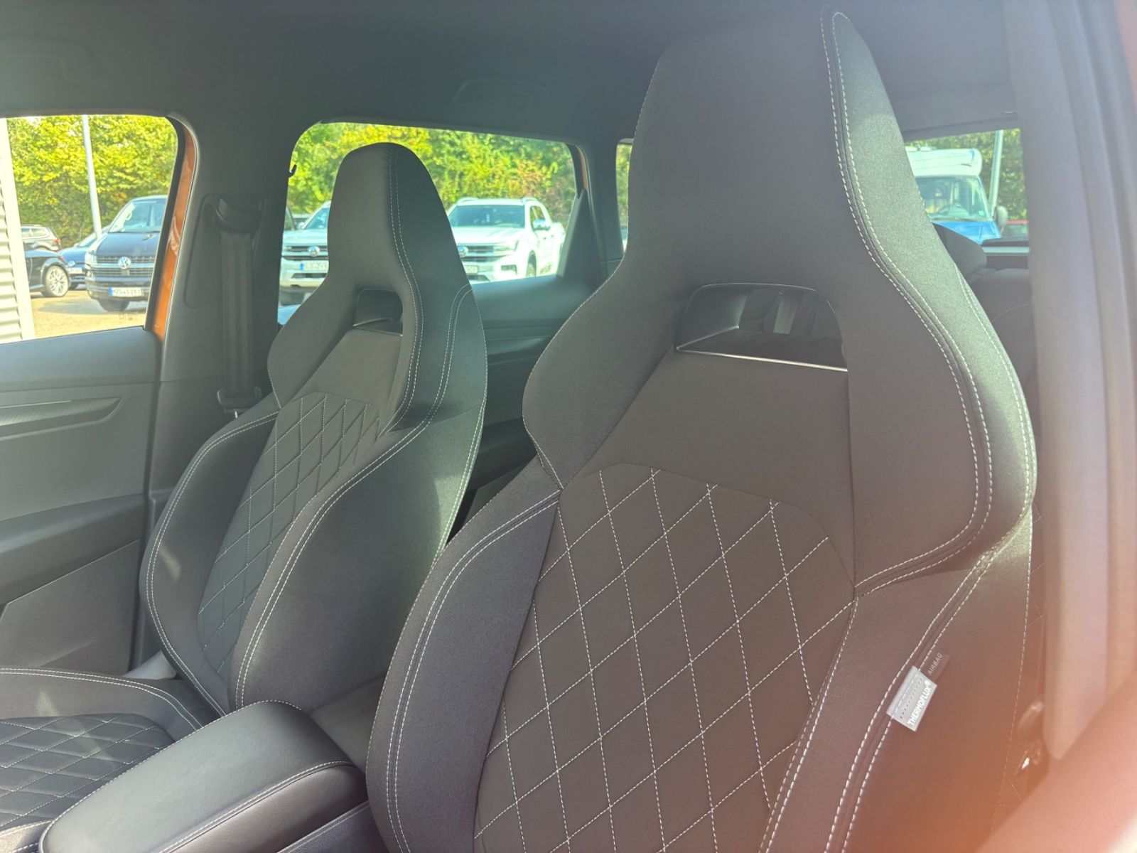 Fahrzeugabbildung SKODA Karoq Sportline Navi ACC KAM