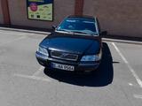 Volvo V40 2.0 - Automatik, Vollleder, Klima - Volvo V40 mit Benzin-Antrieb: Schiebedach, Kombi