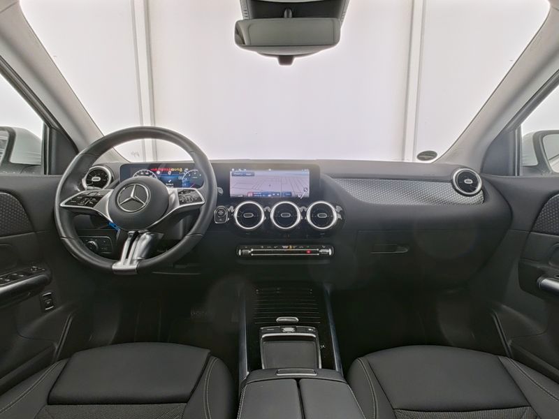 Fahrzeugabbildung Mercedes-Benz GLA 200 Progressive AHK+Pano+CarPlay+Kam+EasyPac