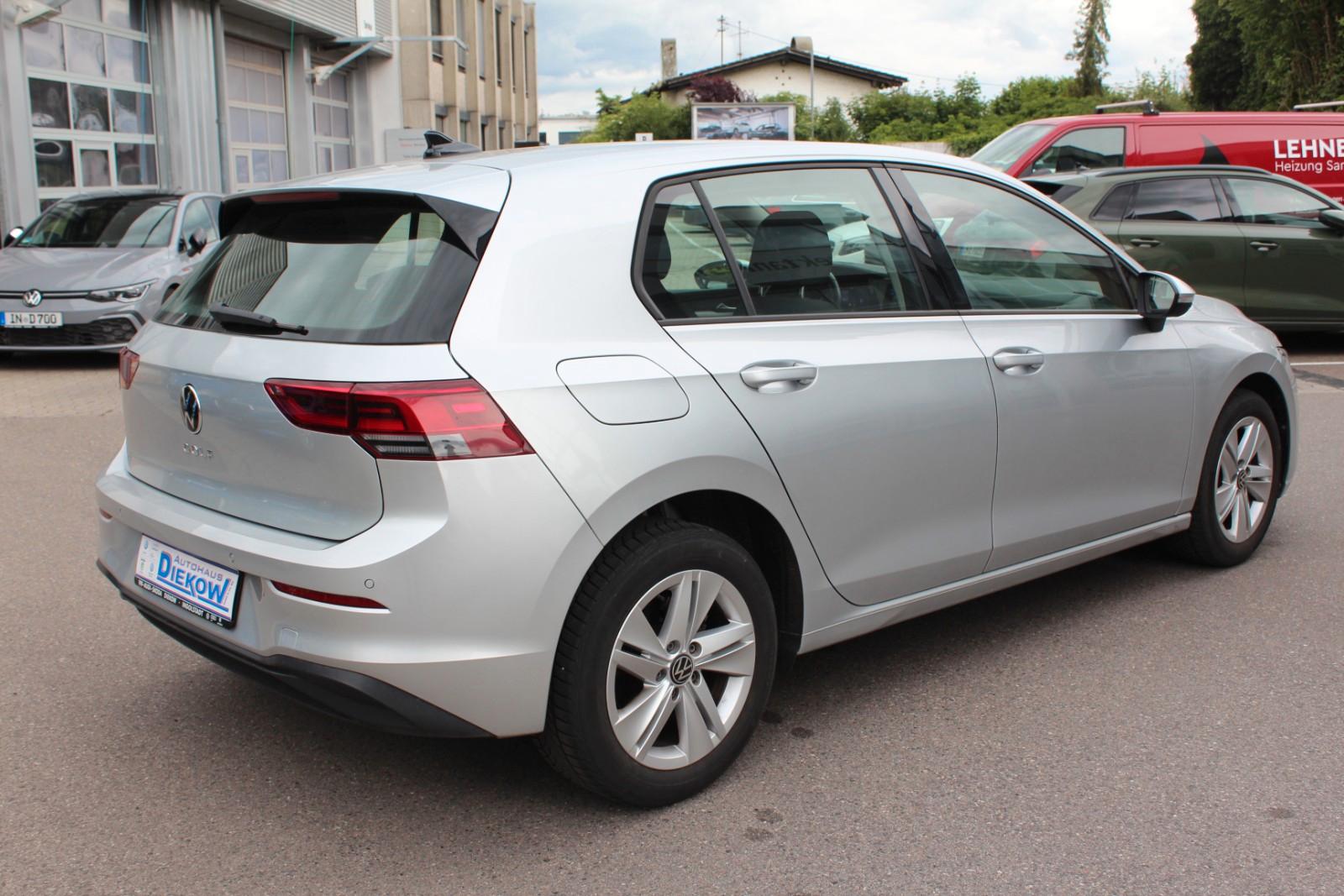 Volkswagen Golf VIII Lim Life/LED/PDC/Kamera/Navi/APP/ACC..