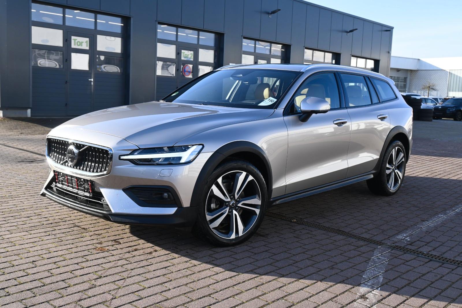 Volvo V60 Cross Country V60 CC B4D AWD Ultimate*LED*PANO*360*H&K*MASSAGE