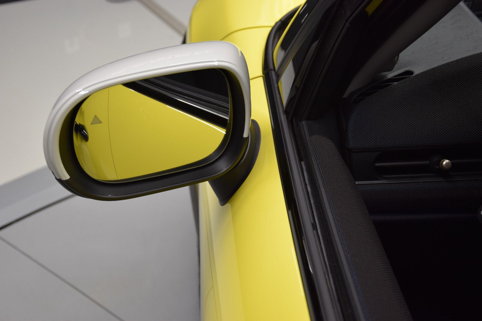 Fahrzeugabbildung MINI Cooper S Classic Trim 5-Türen Paket-L Pano h/k