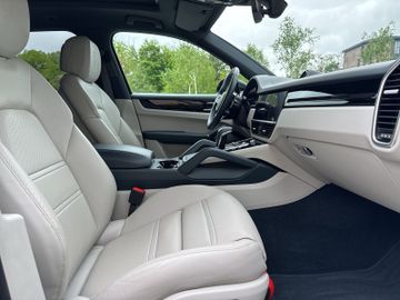 Porsche Cayenne - 11