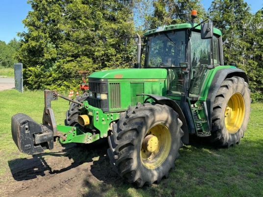 John Deere 6910