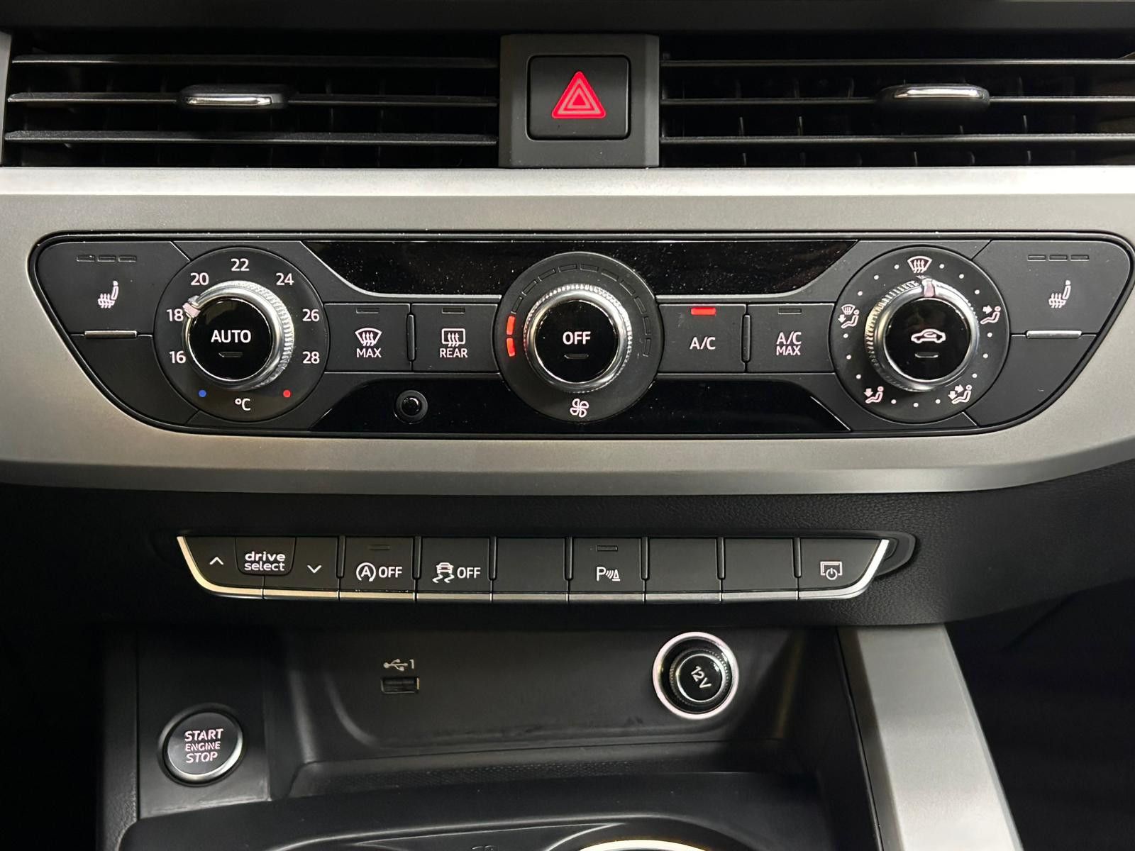 Fahrzeugabbildung Audi A4 45 TDI Quatt Tipt Sport LEDER+SHZ+NAV+LED+ACC