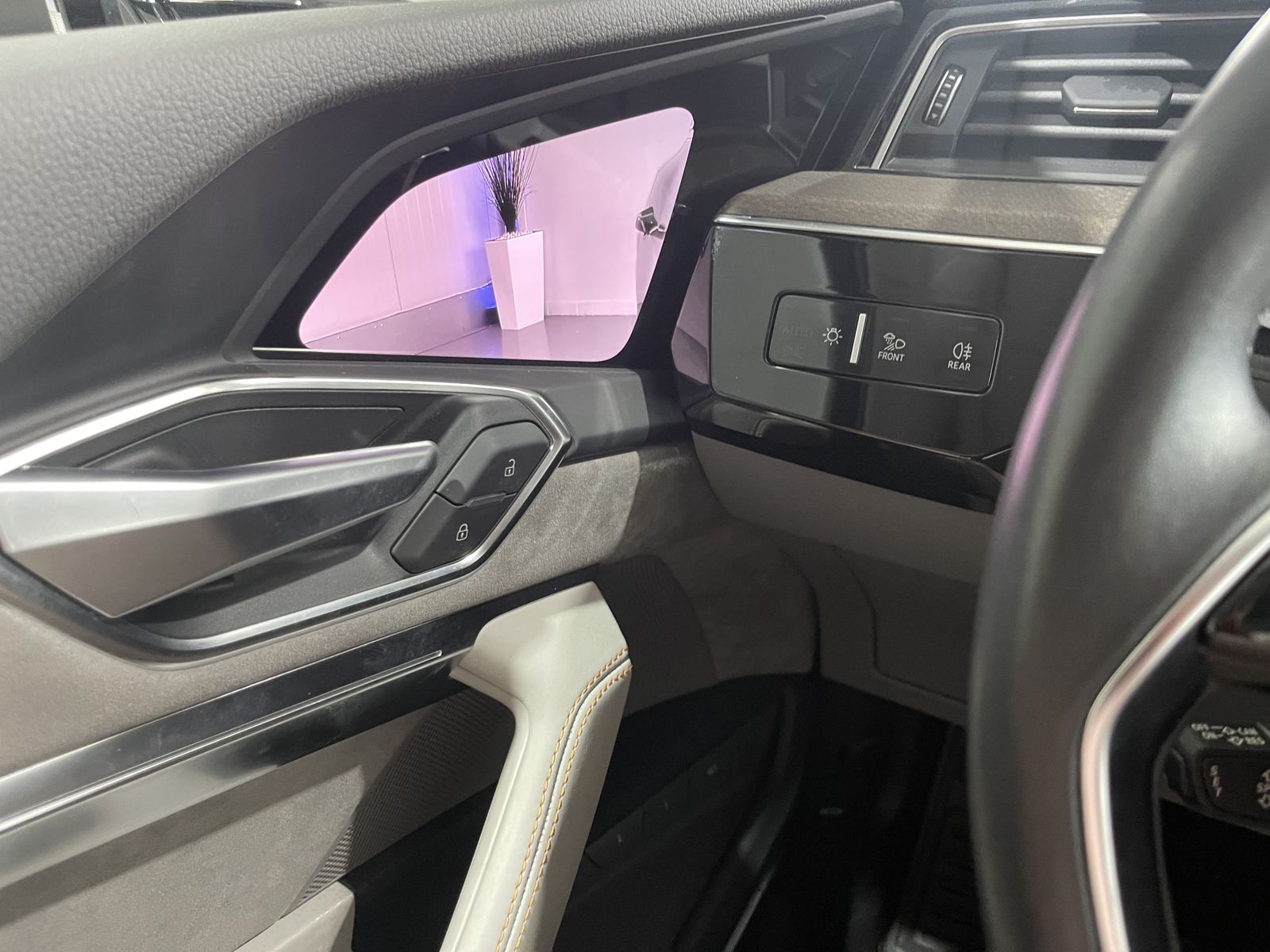 Fahrzeugabbildung Audi e-tron 55 Quattro*S-line*22°zoll*HUD*Leder*Cam*