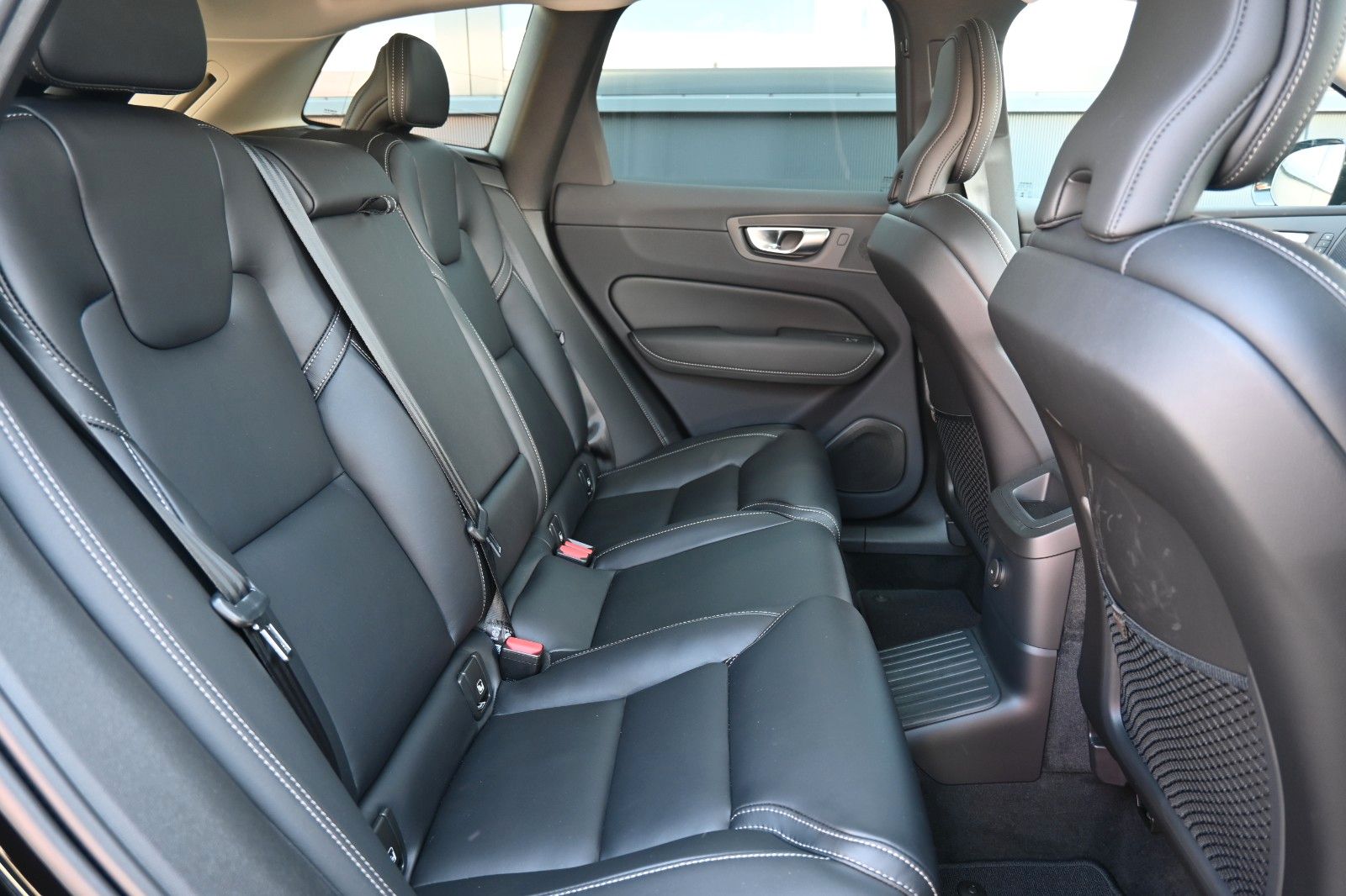 Fahrzeugabbildung Volvo XC60 T6 AWD RC Plus Bright*PANO*360*Luft*H&K*ACC