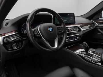 Fahrzeugabbildung BMW 530d xDr Tour Luxury Line ACC H/K Panorama DAB