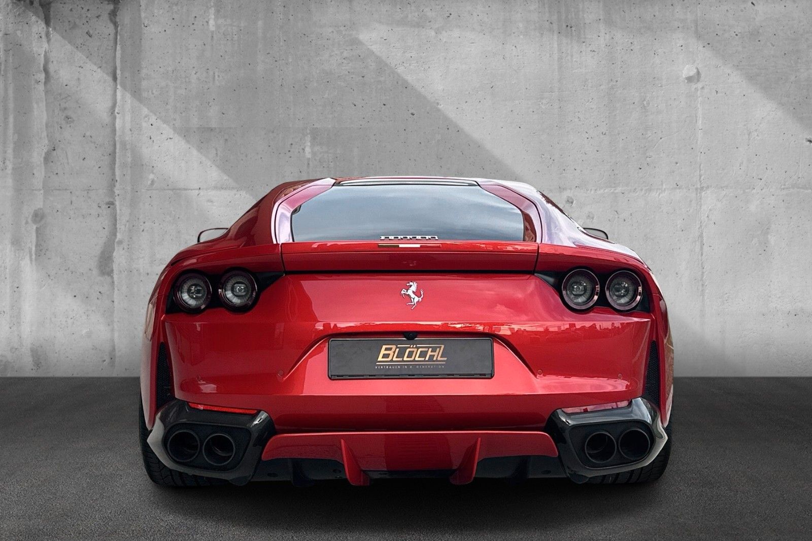 Fahrzeugabbildung Ferrari 812  Superfast*Rosso Fuoco*dt. Auto*200% Carbon