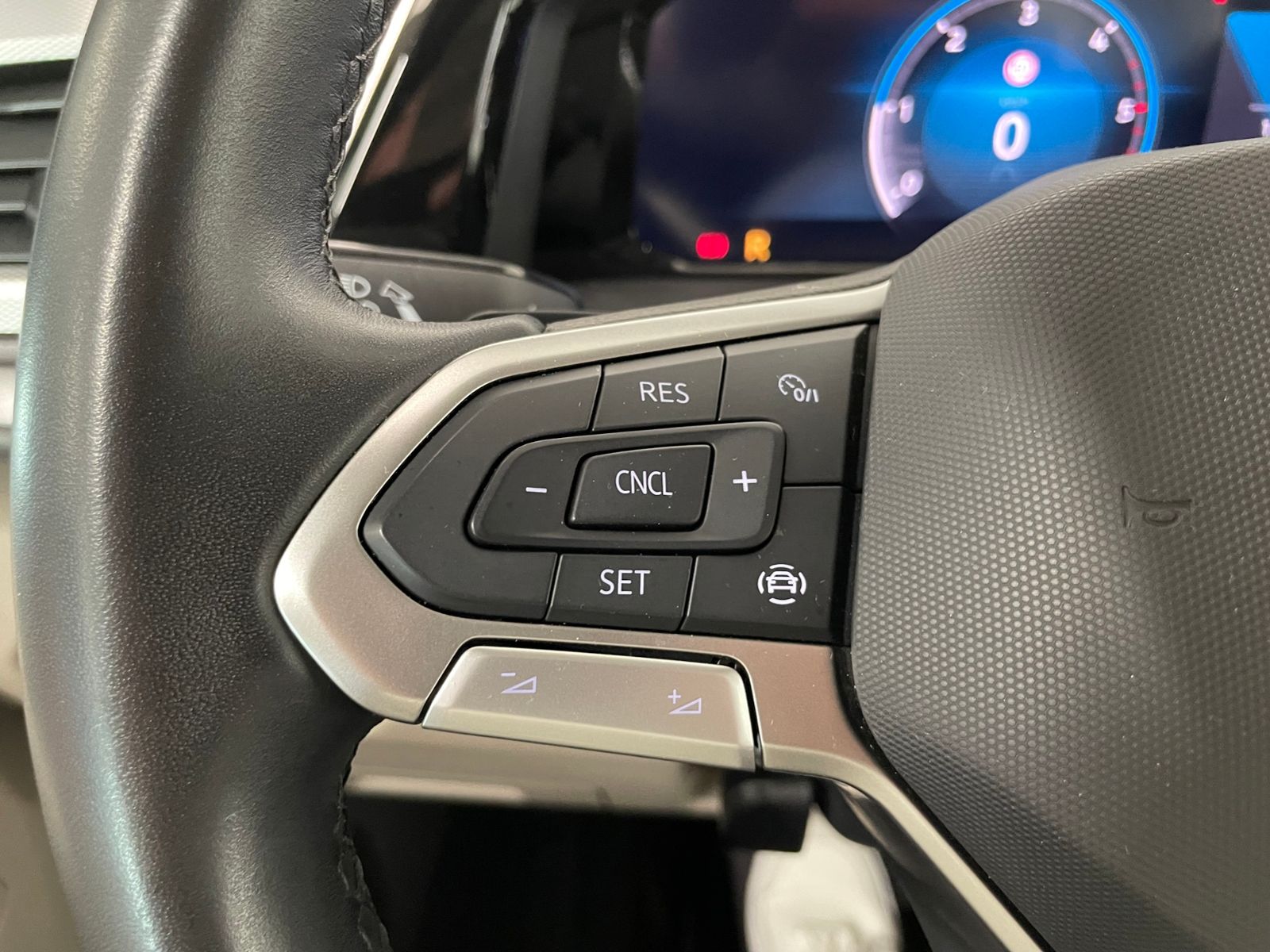 T7 Multivan 2.0 TDI DSG SHZ RFK TEMPOMAT PDC