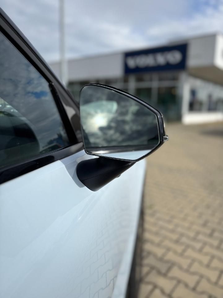Fahrzeugabbildung Volvo EX30 Performance Pure Electric Ultra AWD