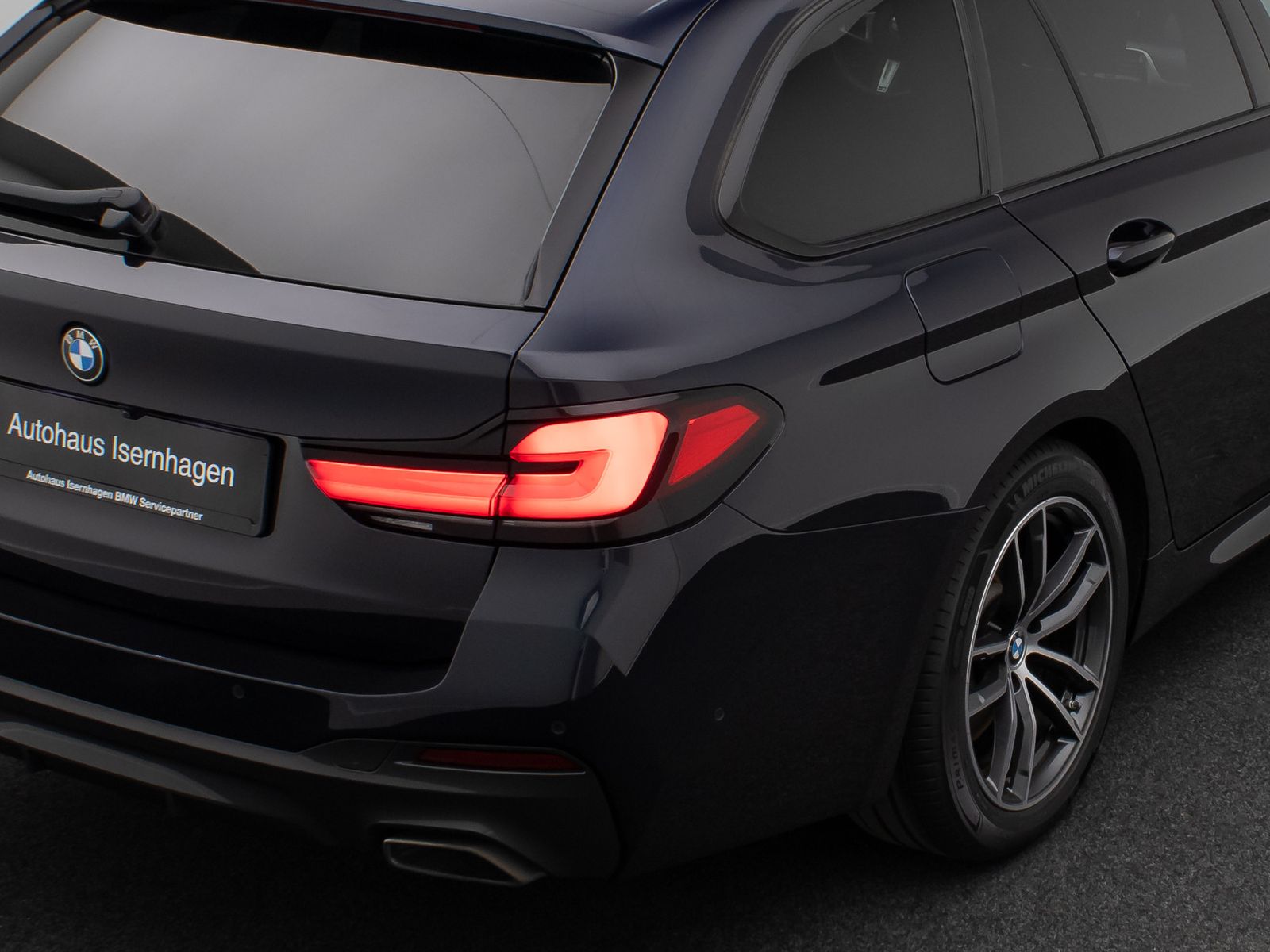 Fahrzeugabbildung BMW 530d M Sport DAB Laser AHK 4xKlima HUD Panorama