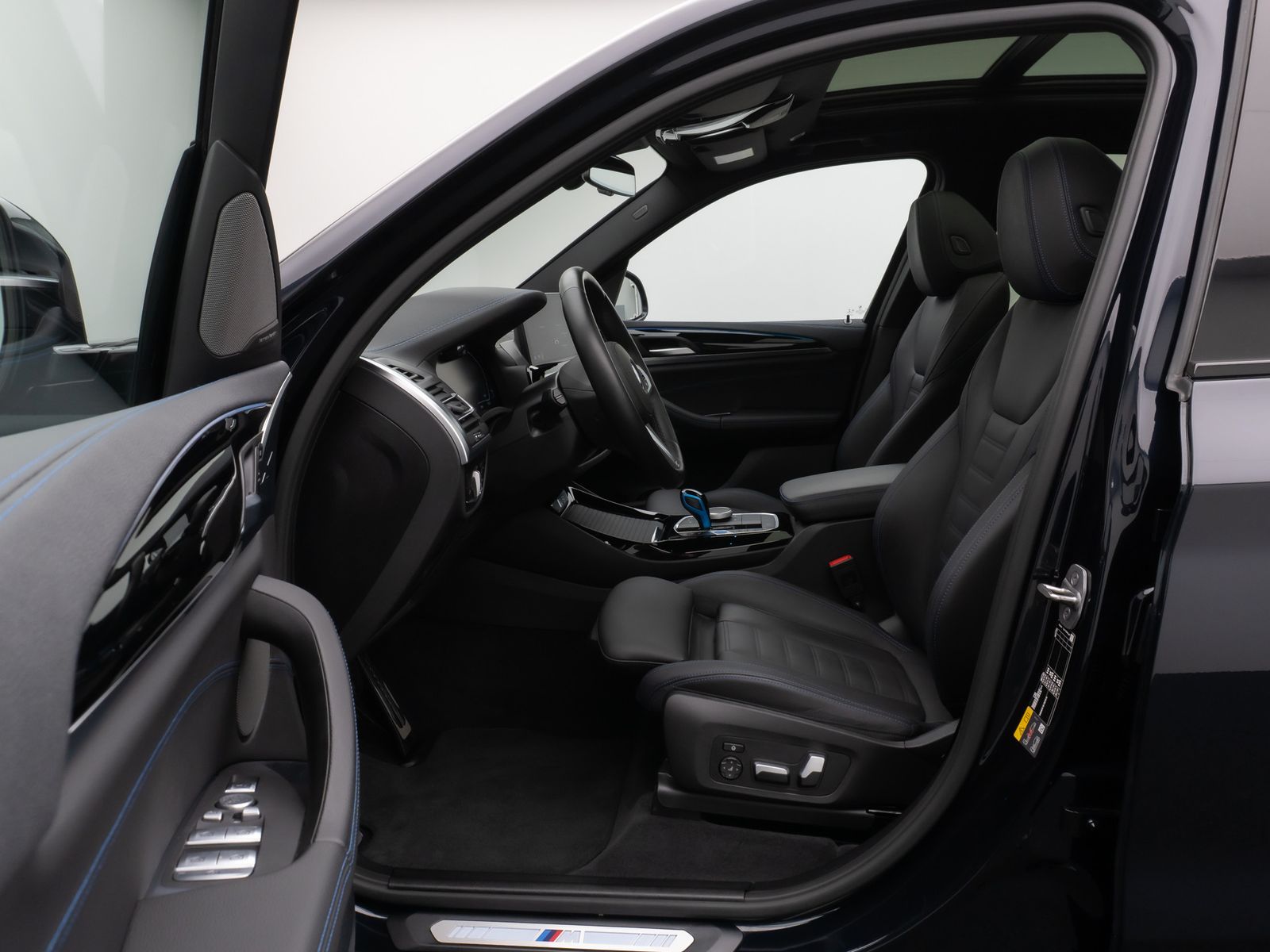 Fahrzeugabbildung BMW iX3 Impressive M Sport 360°HUD DAB H/K AHK Komfo