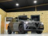 Alfa Romeo Stelvio Quadrifoglio Q4/PANO/HARMAN/KARDON/KAMER - Alfa Romeo Stelvio Quadrifoglio mit Benzin-Antrieb