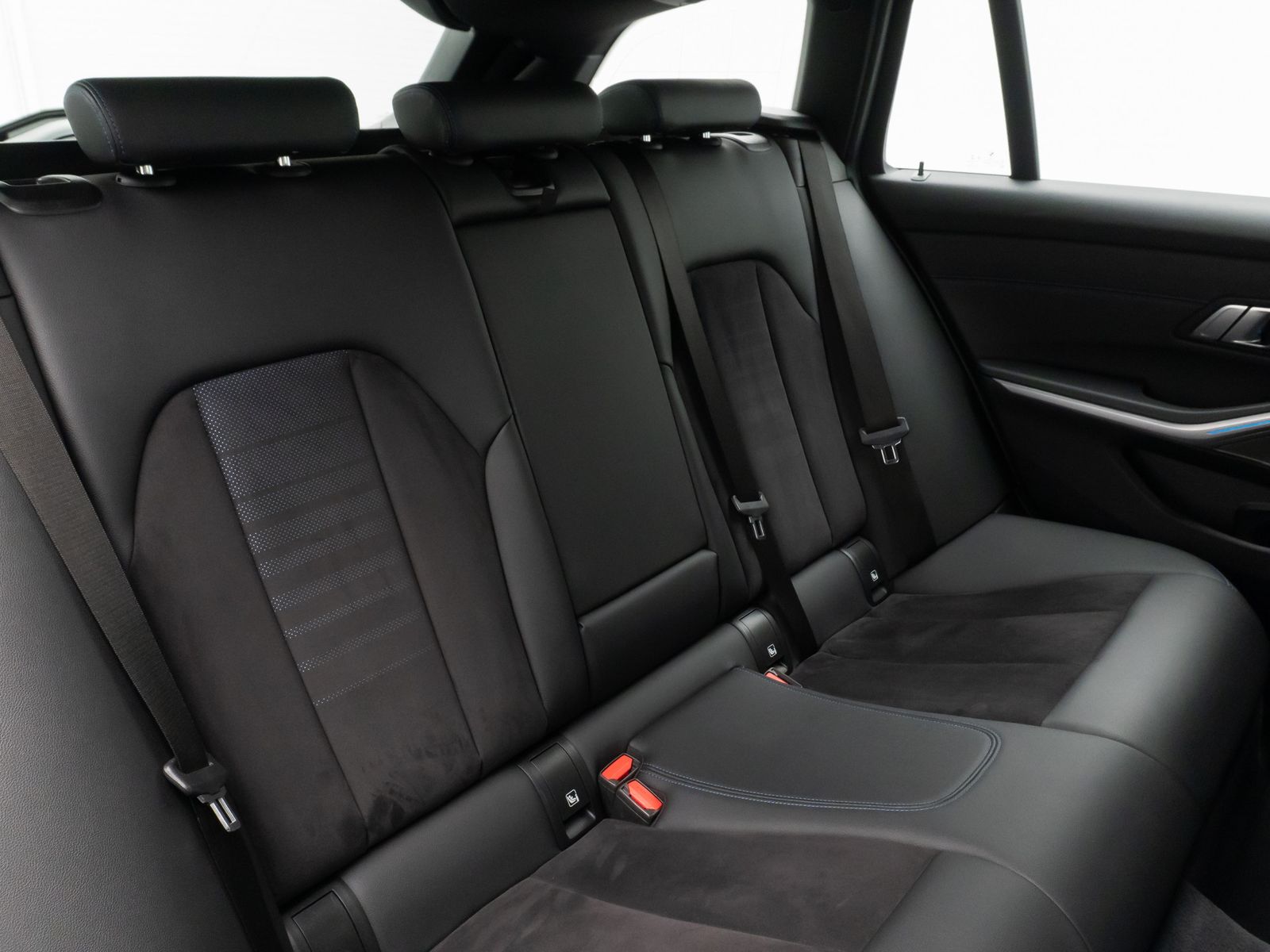 Fahrzeugabbildung BMW 330e M Sport Kamera HUD DAB H/K Alarm LED 18Zoll