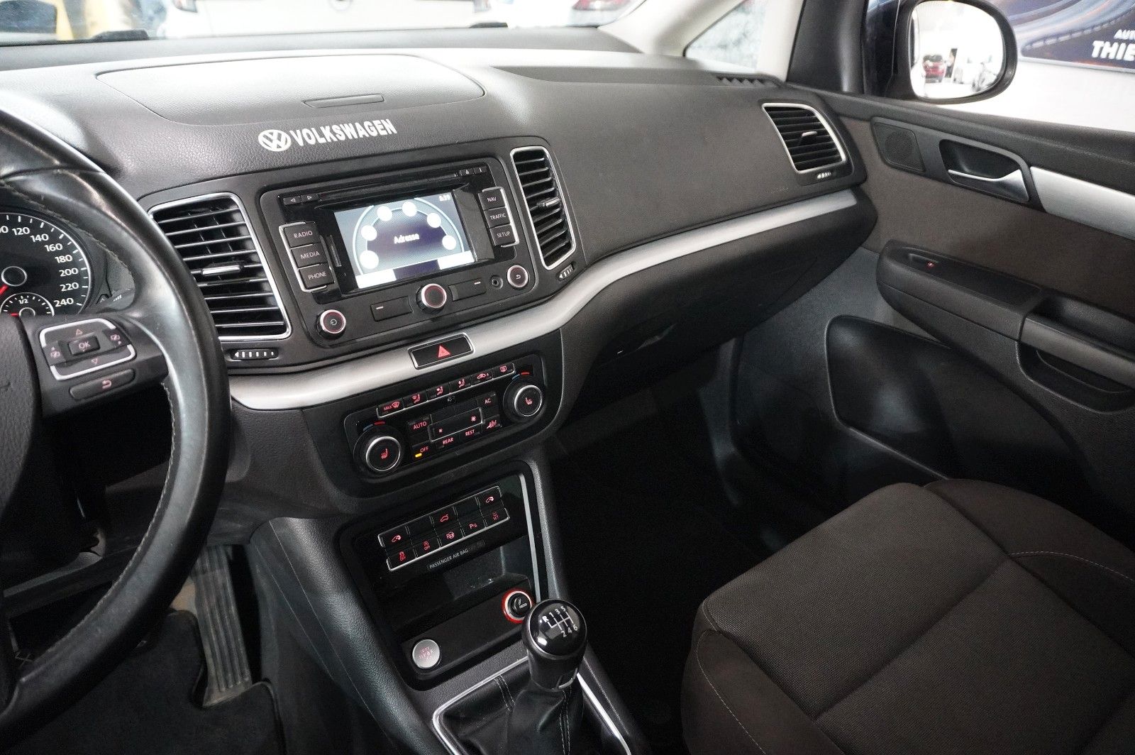 Fahrzeugabbildung Volkswagen Sharan 1.4 TSI STYLE 7-SITZE NAVI/PANO./SPORT/SH