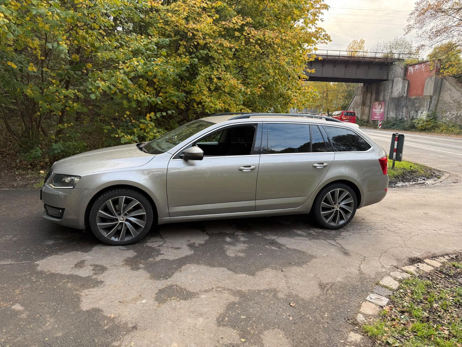 Skoda Octavia 2014 — interior