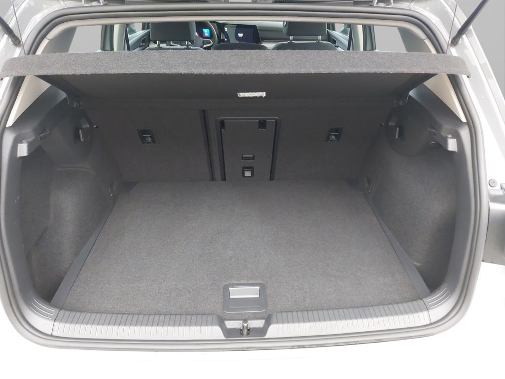 Fahrzeugabbildung Volkswagen Golf 1.5 eTSI DSG Life AHZV Navi LED