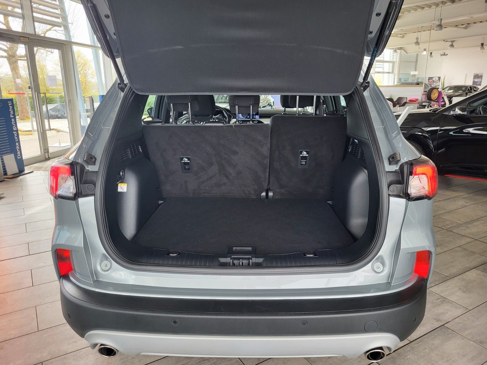 Fahrzeugabbildung Ford Kuga Plug-In/NAVI/SITZHZG./AHK/PDC