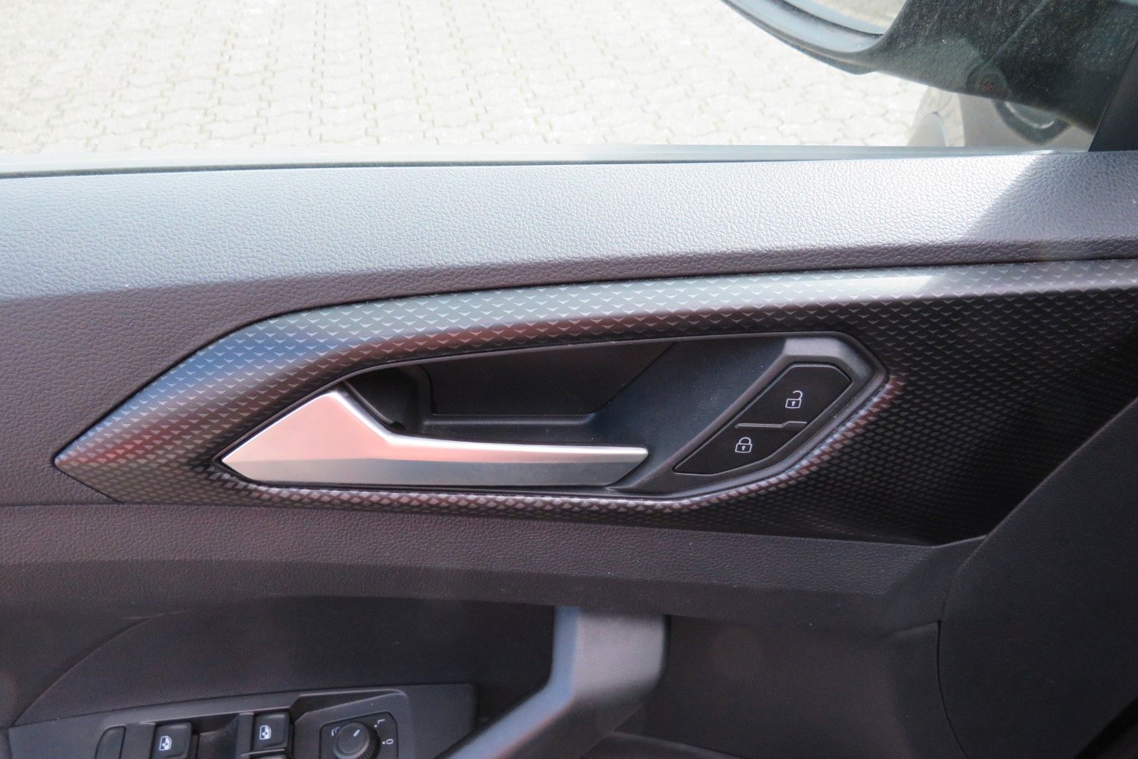 Fahrzeugabbildung Volkswagen T-Cross Life LED SPORT-PAKET SITZH. NAVI APP